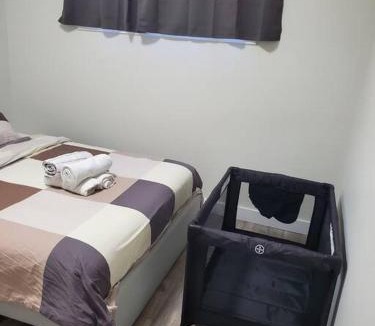 Northeast Edmonton Apartment | Charming 2-Bedroom Basement Oasis Sleeps 5,Size-150sqm, Netflix, family friendly