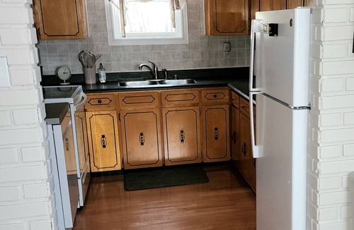 Corner Brook House | Charming 2-bedroom bungalow in awesome Corner Brook with WiFi, AC