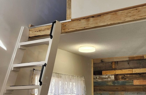 Parkland County Cabin | Charming 2-bedroom cabin in rural Onoway