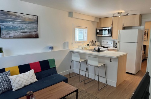 Kitsilano House | Charming 2-bedroom ground level unit in beautiful Kitsilano, Vancouver