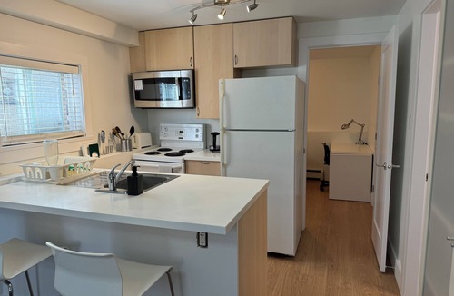 Kitsilano House | Charming 2-bedroom ground level unit in beautiful Kitsilano, Vancouver