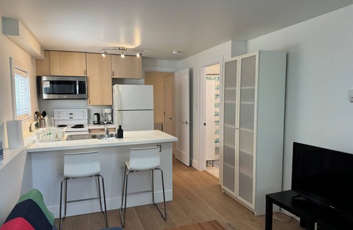 Kitsilano House | Charming 2-bedroom ground level unit in beautiful Kitsilano, Vancouver