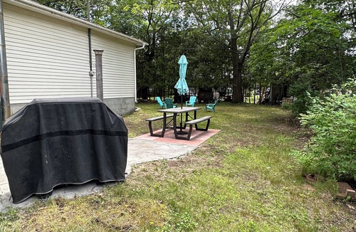 Ottawa Division House | Charming 2-bedroom house in wonderful Ottawa with AC, WiFi