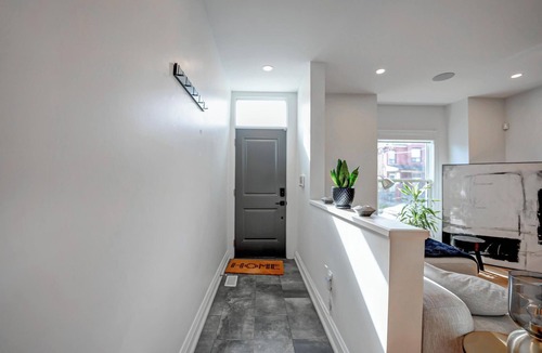 Hamilton House | Charming 2-bedroom sunny home in Hamilton