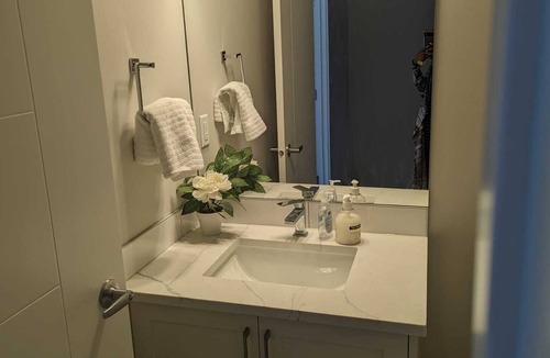Evanston House | Charming 2-bedroom townhome in marvelous 215 with WiFi, AC