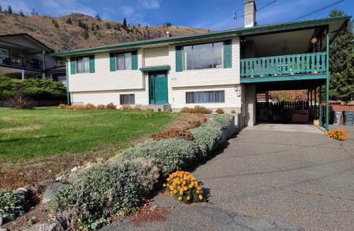 Kamloops Apartment | Charming - 2 bedrooms suite, 1 full bath & family room