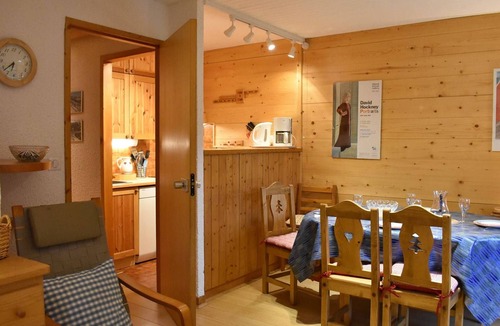 Meribel Apartment | Charming 2-BR Apartment for 6 with South-Facing Balcony, Near Slopes and Shops in Méribel