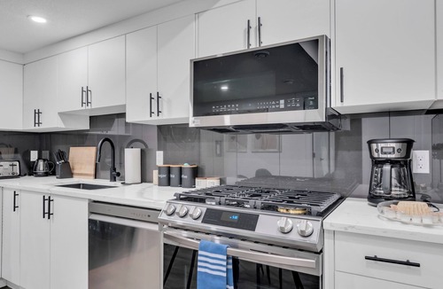 Sage Hill House | Charming 2BR Escape W/Fireplace