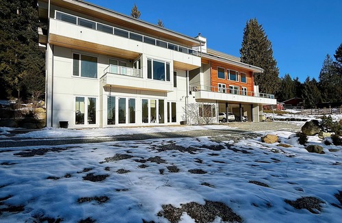 Roberts Creek House | Charming 3-bedroom house in marvelous Roberts Creek with WiFi
