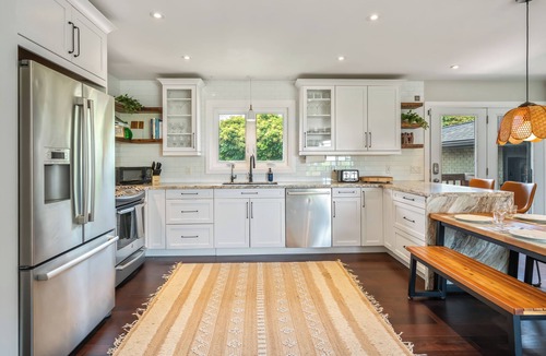 Port Weller House | Charming 3-Bedroom Orchard Retreat with Private Pool & Sauna | Sleeps 7