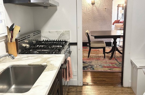 Lawrence Park South House | Charming 3 bedroom & 1.5 bath with parking (Yonge & Eglinton