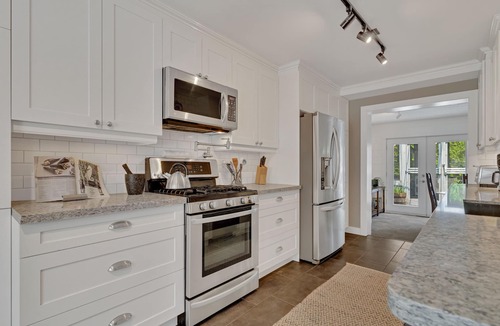 Barrie House | Charming 3-Bedroom Barrie House with patio & Backyard