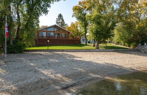 Petersfield Cabin | Charming 3-bedroom cabin in wonderful Petersfield with WiFi and TV