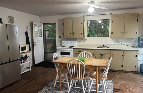 Catchacoma Cottage | Charming 3-bedroom cottage on the edge of Kawartha Highlands