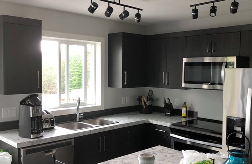 Parkland Beach House | CHARMING 3 BEDROOM HOME AT GULL LAKE
