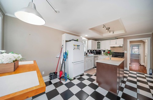 Dunbar Villa | Charming 3-bedroom villa with WiFi and AC in amazing Vancouver