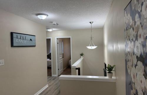 Grand River South House | Charming 3bedroom 3bath house