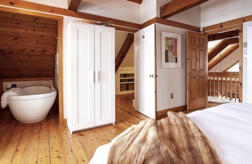 The Blue Mountains Ski Chalet | Charming 4 Bedroom Chalet located on a 1-acre lot w/hot tub.