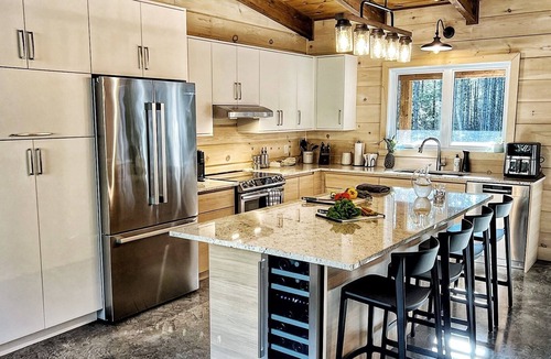 New Richmond Ski Chalet | Charming 4-bedroom chalet with AC and WiFi in fabulous New Richmond