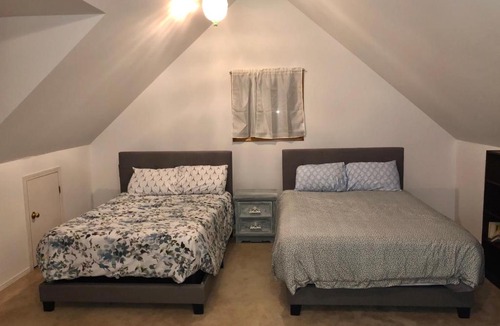 Kingston Ski Chalet | Charming 4-bedroom Cape Cod, 1000 Islands getaway