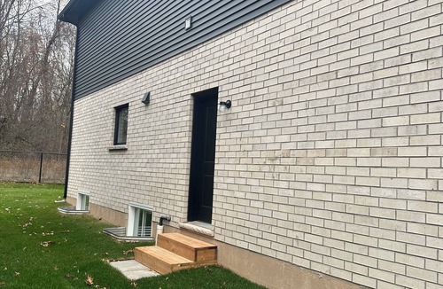 Thorold House | Charming 4-bedroom house with WiFi, AC in amazing Thorold