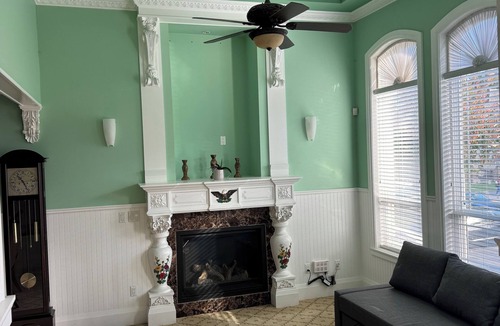Newton House | Charming 4-bedroom house with WiFi and AC in Surrey