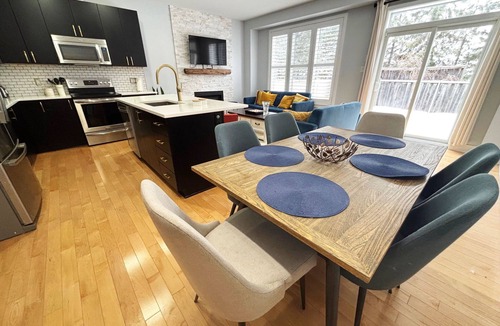 Leitrim House | Charming 4-bedroom house with WiFi and AC in welcoming Ottawa