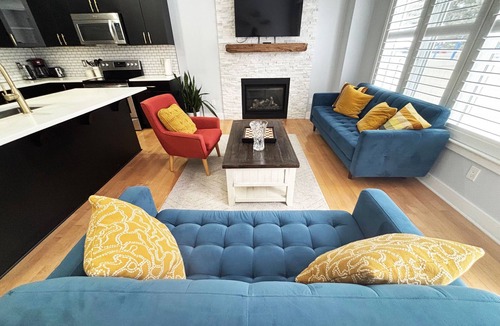 Leitrim House | Charming 4-bedroom house with WiFi and AC in welcoming Ottawa