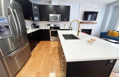 Leitrim House | Charming 4-bedroom house with WiFi and AC in welcoming Ottawa