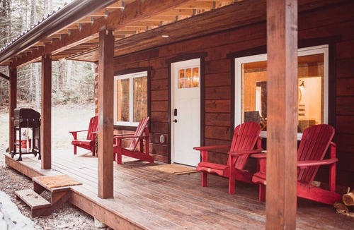 Kearney Cabin | Charming 4 season log cabin near Algonquin Park