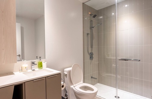 Downtown Mississauga Apartment | Charming Airbnb - Perfect Getaway