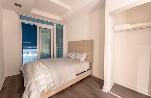 Downtown Mississauga Apartment | Charming Airbnb - Perfect Getaway