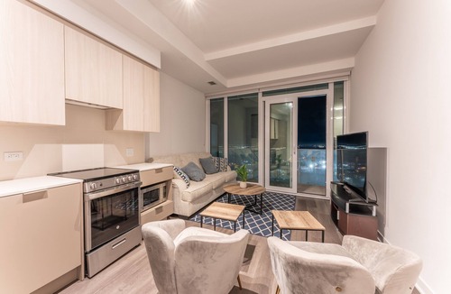 Downtown Mississauga Apartment | Charming Airbnb - Perfect Getaway