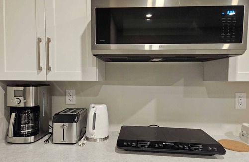 Fort Gary Apartment | Charming and Cozy Private 2-Bedroom Suite