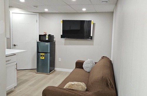 Transcona Bed & Breakfast | Charming and exclusive 2-bedroom basement in Winnipeg with WiFi, AC