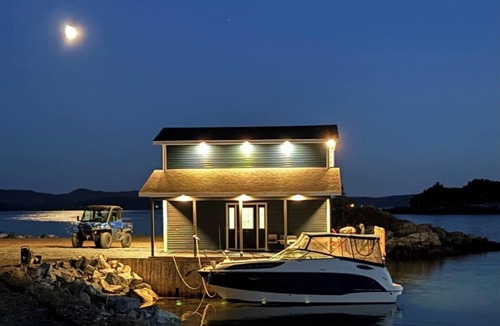 Terra Nova Cabin | Charming boat house by the Ocean in beautiful Smith's Harbour, NL with WiFi