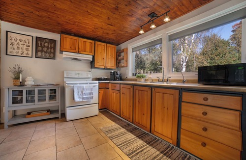 South Bruce Peninsula Cottage | Charming Cottage on the River