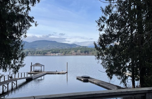 Port Alberni Cabin | Charming Cabin on Sproat Lake Hottub/Romantic getaway for Couples