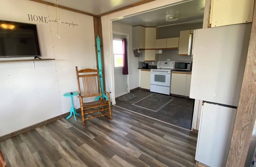 Mayfield Cottage | Charming Cottage Escape: Cozy Retreat in Mayfield Near Cavendish!