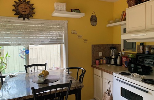 Regional District of Nanaimo Cottage | Charming cottage in beautiful Nanaimo Kitchen AC, WiFi on the Nanaimo River
