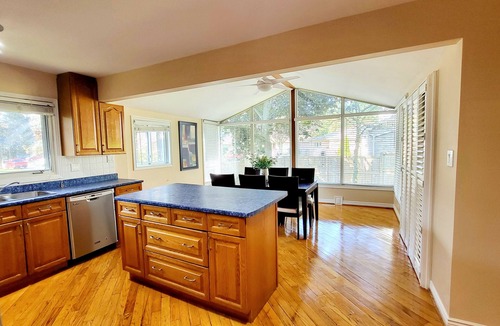 Pickering House | Charming Cottage Vibes in Pickering, Steps from the Mall & GO Train