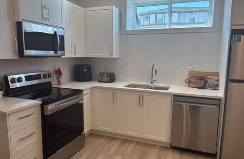 Okotoks Apartment | Charming & Cozy 1-Bd Suite. Perfect for a Gateway