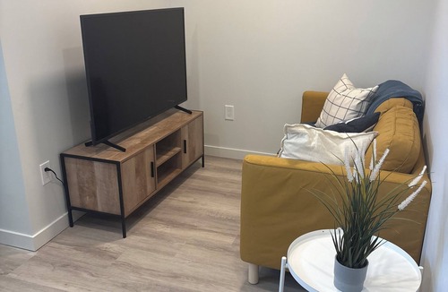 Okotoks Apartment | Charming & Cozy 1-Bd Suite. Perfect for a Gateway