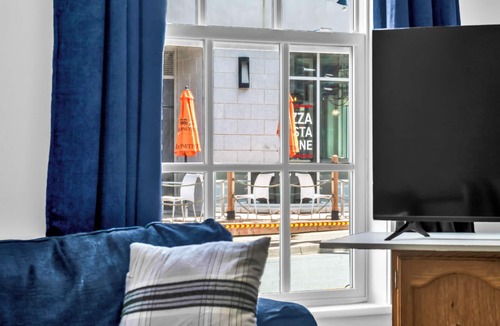 Downtown Halifax House | Charming first floor flat in historic old south district near waterfront