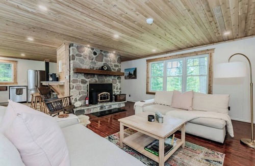 Lion's Head Cottage | Charming French-Country Home w/Hot Tub & EV Charger Near Bruce Trail