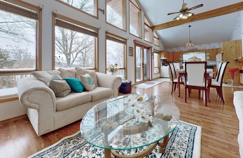 Katrine House | Charming lakefront cottage on Little Doe Lake in Muskoka