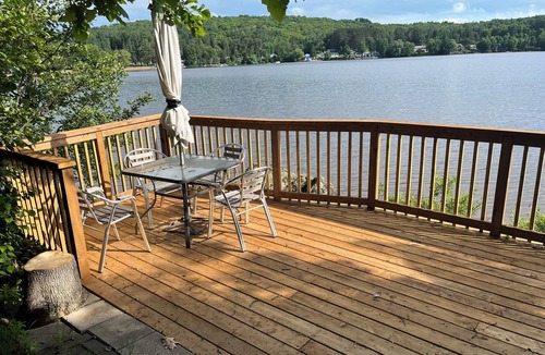 Katrine House | Charming lakefront cottage on Little Doe Lake in Muskoka