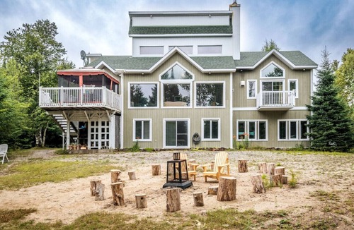 Nominingue Cottage | Charming Lakeside Retreat | Lac Blanc, Nominingue – Spacious Family Getaway 🏡🛶❄️