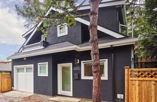 Dunbar House | Charming laneway house: 750 square feet, 2 bedroomnNo cleaning fees.