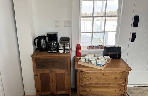 Hampton House | Charming rustic retreat with Bay of Fundy Views, escape to our serene haven.